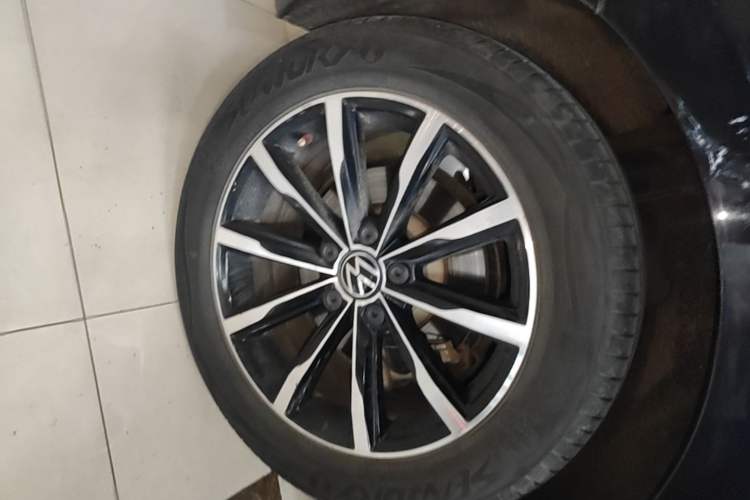 Used Volkswagen Passat 2020 Revised Version 280TSI Elite Edition China VI Standard Right Rear Wheel Hub