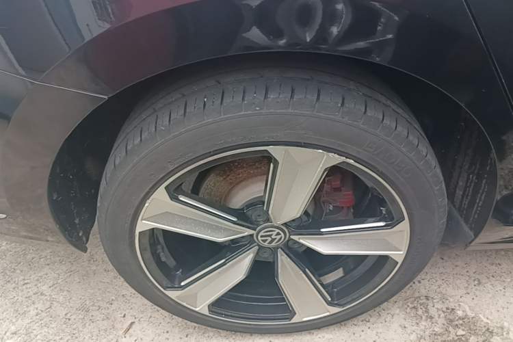 Used Volkswagen Passat 2020 Revised Version 280TSI Business Edition China VI Standard Right Rear Wheel Hub