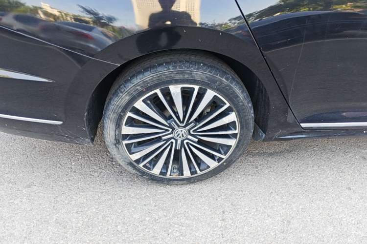 Used Volkswagen Passat 2020 330TSI Luxury Edition China VI Right Rear Wheel Hub