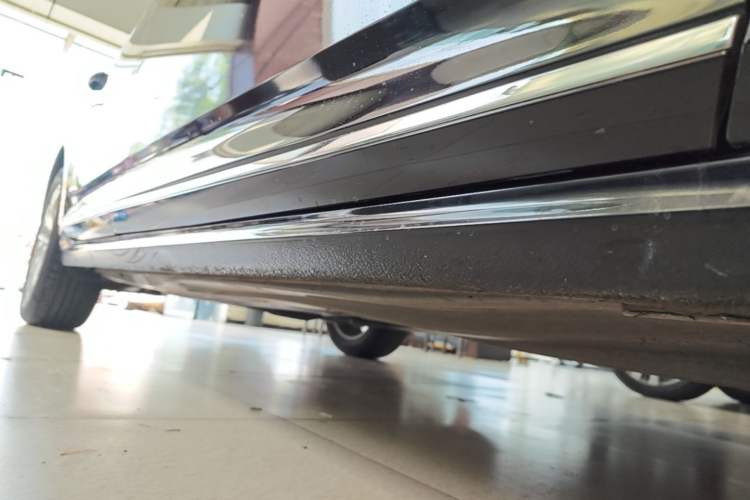 Used Volkswagen Passat 2020 Facelift 330TSI Elite Edition China VI Standard Right Side Sill