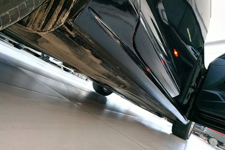 Used Volkswagen Passat 2020 Facelift 330TSI Elite Edition China VI Standard Right Side Sill
