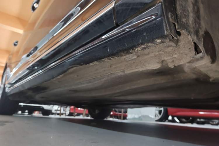 Used Volkswagen Passat 2020 Facelift 330TSI Elite Edition China VI Standard Right Side Sill
