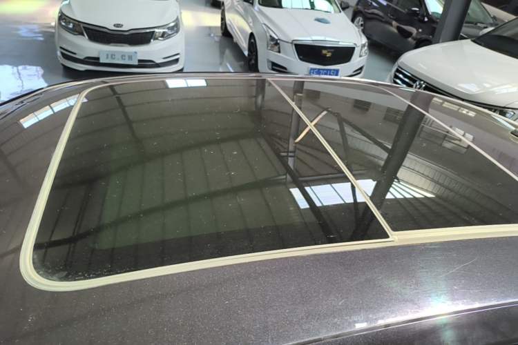 Used Volkswagen Passat 2020 330TSI Elite Edition China VI Roof