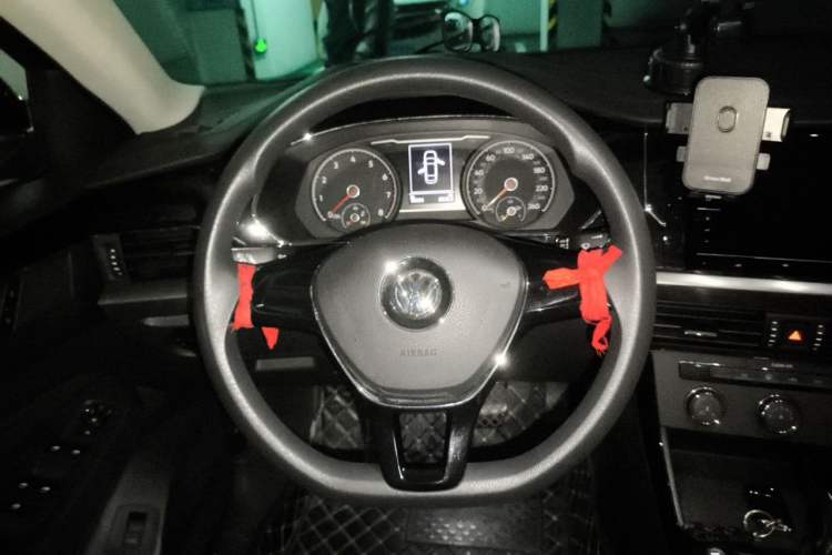 Used Volkswagen Passat 2020 280TSI Business Edition China VI Standard Steering Wheel