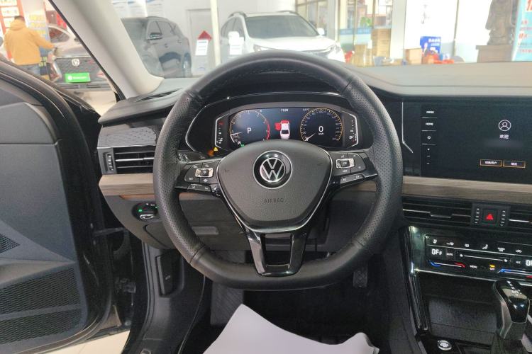 Used Volkswagen Passat 2020 Revised Version 330TSI Luxury Edition China VI Standard Steering Wheel