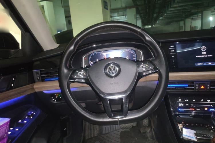 Used Volkswagen Passat 2020 330TSI Luxury Edition China VI Steering Wheel