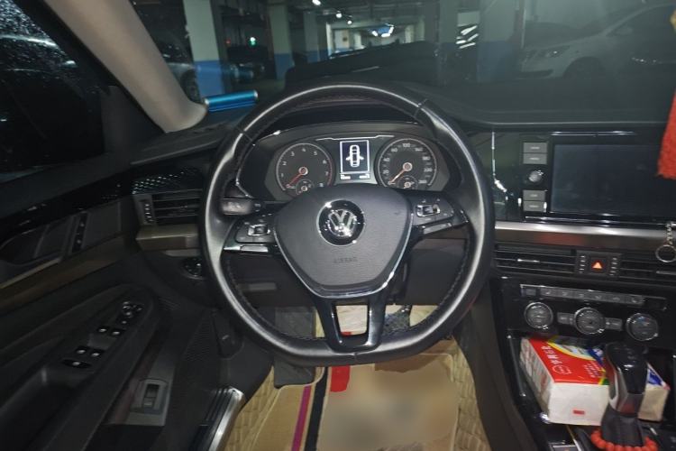 Used Volkswagen Passat 2020 330TSI Elite Edition China VI Steering Wheel