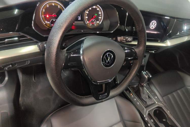 Used Volkswagen Passat 2020 Revised Version 280TSI Business Edition China VI Standard Steering Wheel