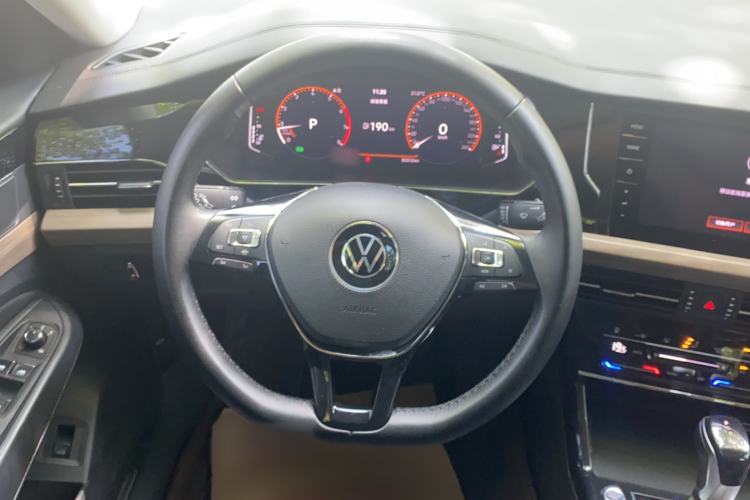Used Volkswagen Passat 2020 Revised Version 330TSI Luxury Edition China VI Standard Steering Wheel