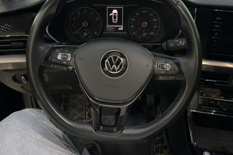 Used Volkswagen Passat 2020 Facelift 330TSI Elite Edition China VI Standard Steering Wheel