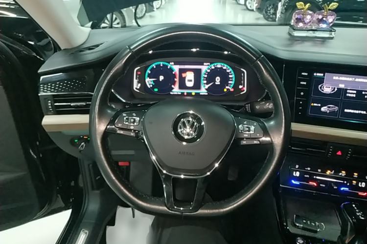 Used Volkswagen Passat 2020 330TSI Luxury Edition China VI Steering Wheel