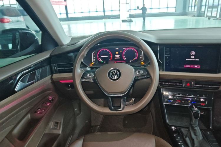 Used Volkswagen Passat 2020 Revised Version 330TSI Luxury Edition China VI Standard Steering Wheel