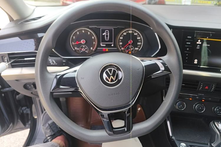 Used Volkswagen Passat 2020 Revised Version 280TSI Business Edition China VI Standard Steering Wheel