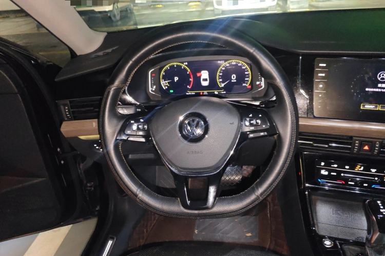 Used Volkswagen Passat 2020 330TSI Luxury Edition China VI Steering Wheel