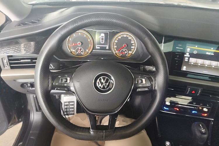 Used Volkswagen Passat 2020 Facelift 330TSI Elite Edition China VI Standard Steering Wheel