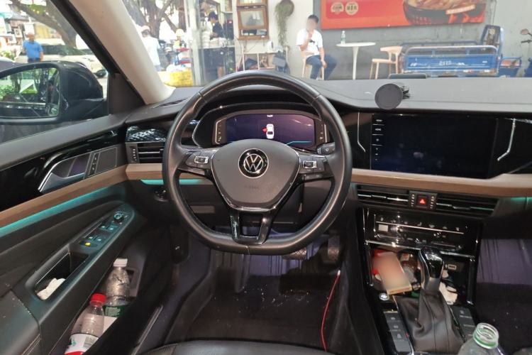 Used Volkswagen Passat 2020 Revised Version 330TSI Luxury Edition China VI Standard Steering Wheel