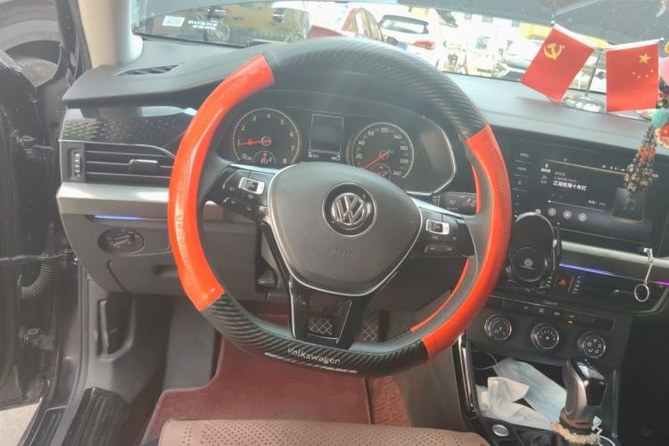 Used Volkswagen Passat 2020 Revised Version 280TSI Business Edition China VI Standard Steering Wheel