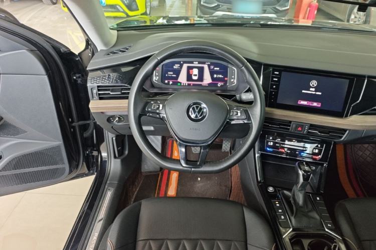 Used Volkswagen Passat 2020 Revised Version 330TSI Luxury Edition China VI Standard Steering Wheel