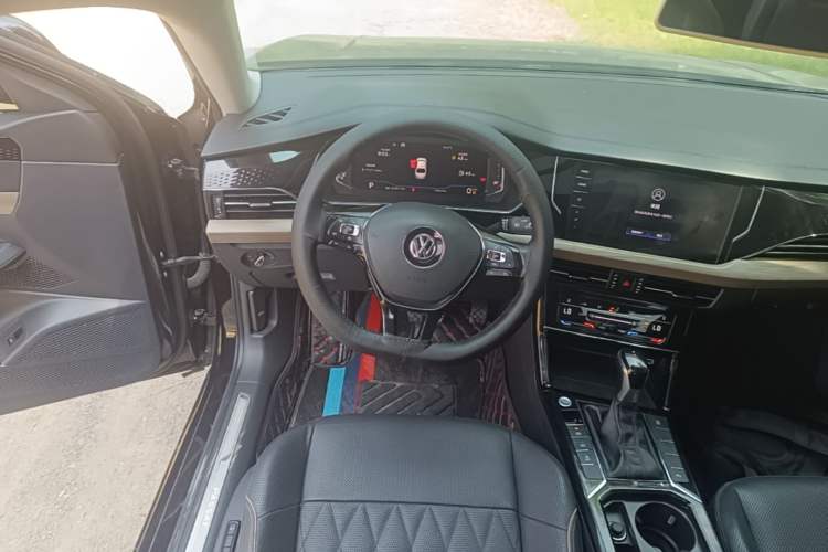 Used Volkswagen Passat 2020 330TSI Luxury Edition China VI Steering Wheel