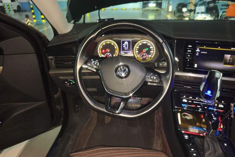 Used Volkswagen Passat 2020 330TSI Elite Edition China VI Steering Wheel