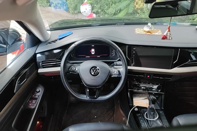 Used Volkswagen Passat 2020 Revised Version 330TSI Luxury Edition China VI Standard Steering Wheel