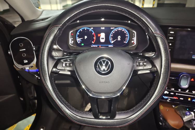 Used Volkswagen Passat 2020 Revised Version 330TSI Luxury Edition China VI Standard Steering Wheel