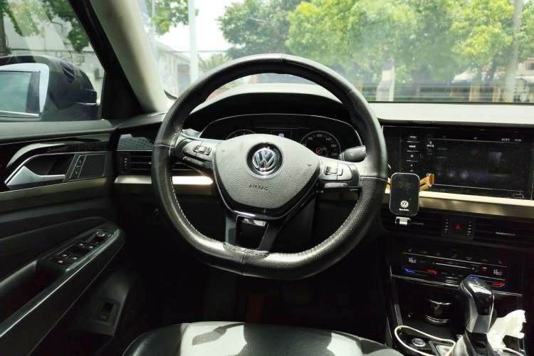 Used Volkswagen Passat 2020 330TSI Elite Edition China VI Steering Wheel