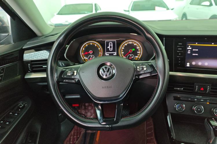 Used Volkswagen Passat 2020 280TSI Business Edition China VI Standard Steering Wheel