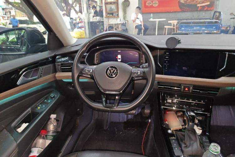 Used Volkswagen Passat 2020 Revised Version 330TSI Luxury Edition China VI Standard Steering Wheel