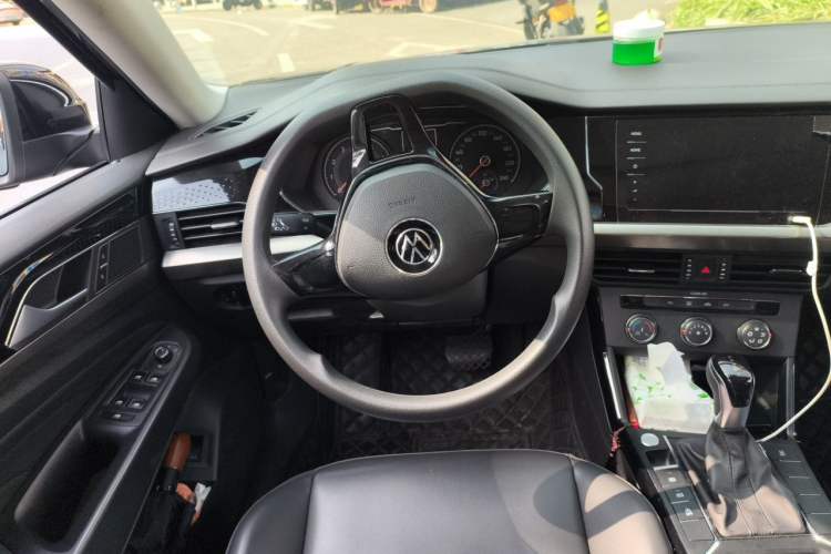 Used Volkswagen Passat 2020 Revised Version 280TSI Business Edition China VI Standard Steering Wheel