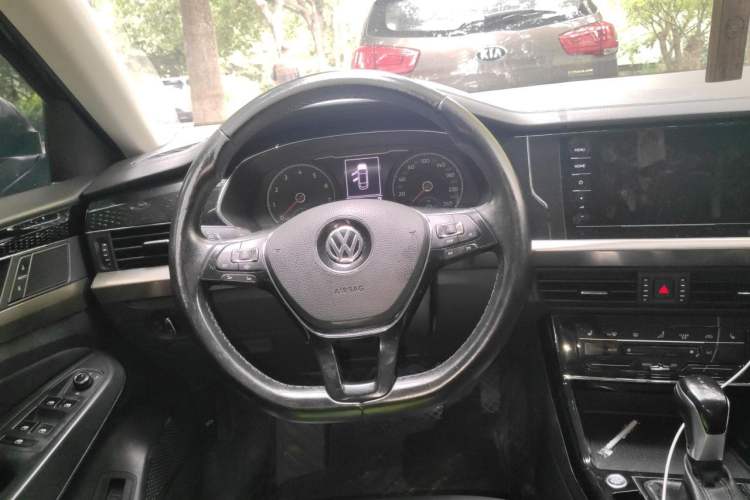 Used Volkswagen Passat 2020 Revised Version 280TSI Elite Edition China VI Standard Steering Wheel