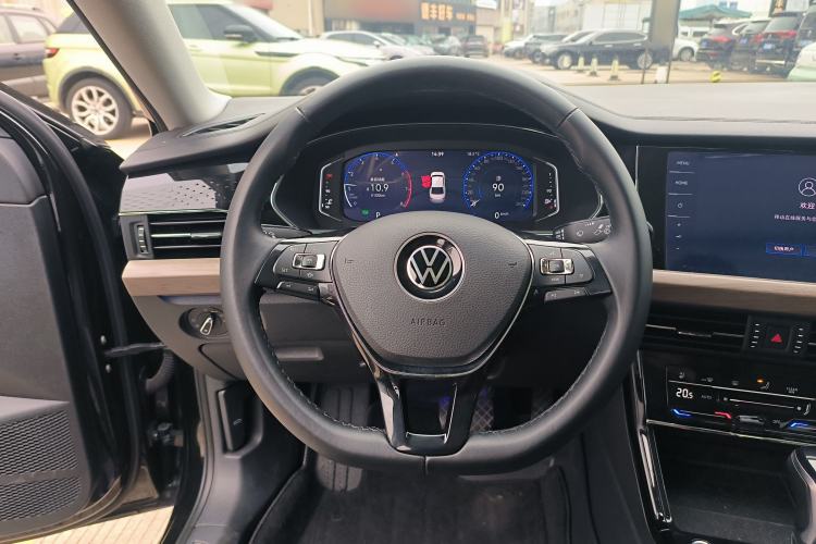 Used Volkswagen Passat 2020 Revised Version 330TSI Luxury Edition China VI Standard Steering Wheel