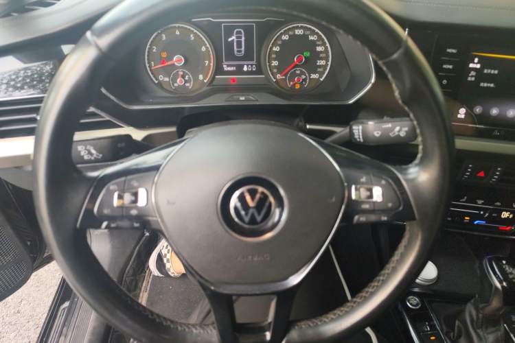 Used Volkswagen Passat 2020 330TSI Elite Edition China VI Steering Wheel