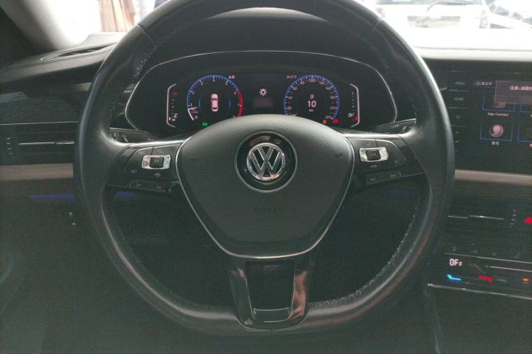 Used Volkswagen Passat 2020 330TSI Luxury Edition China VI Steering Wheel
