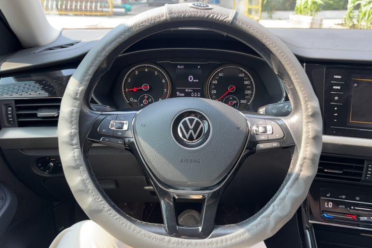 Used Volkswagen Passat 2020 Revised Version 280TSI Elite Edition China VI Standard Steering Wheel