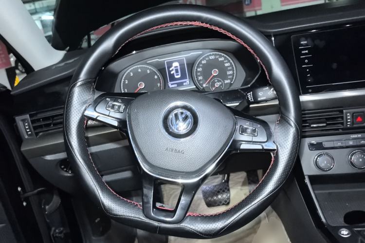 Used Volkswagen Passat 2020 Revised Version 280TSI Business Edition China VI Standard Steering Wheel