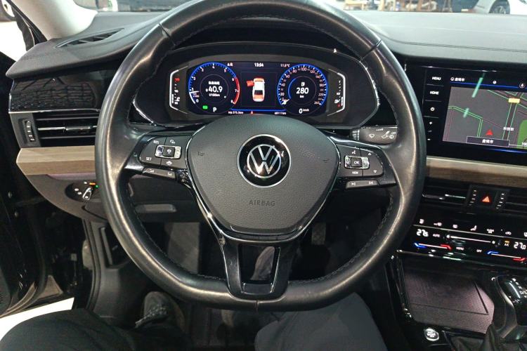 Used Volkswagen Passat 2020 Revised Version 330TSI Luxury Edition China VI Standard Steering Wheel