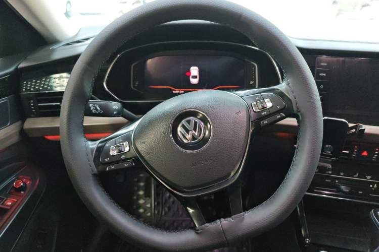 Used Volkswagen Passat 2020 330TSI Luxury Edition China VI Steering Wheel