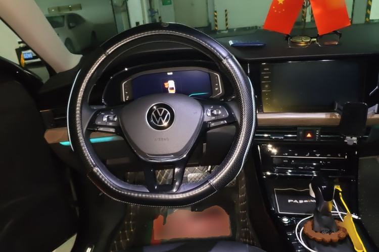 Used Volkswagen Passat 2020 Revised Version 330TSI Luxury Edition China VI Standard Steering Wheel