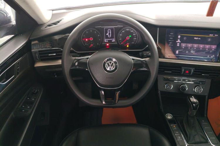 Used Volkswagen Passat 2020 Revised Version 280TSI Business Edition China VI Standard Steering Wheel