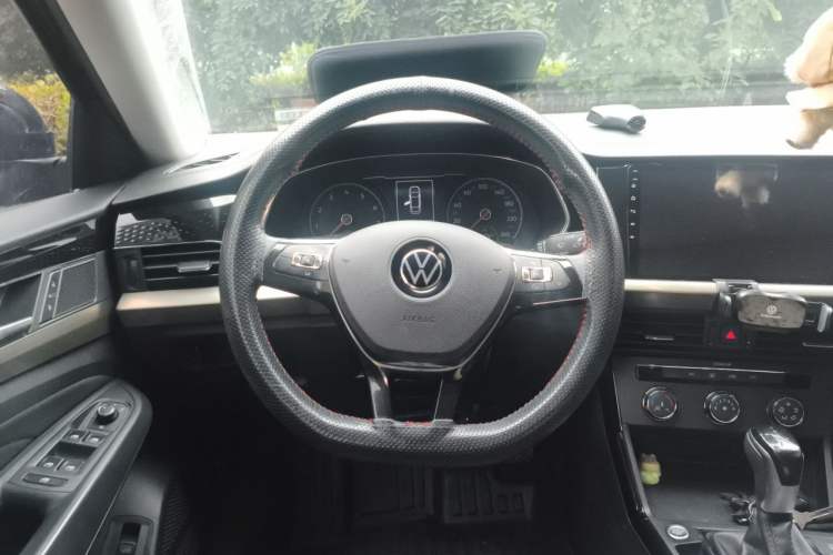 Used Volkswagen Passat 2020 Revised Version 280TSI Business Edition China VI Standard Steering Wheel