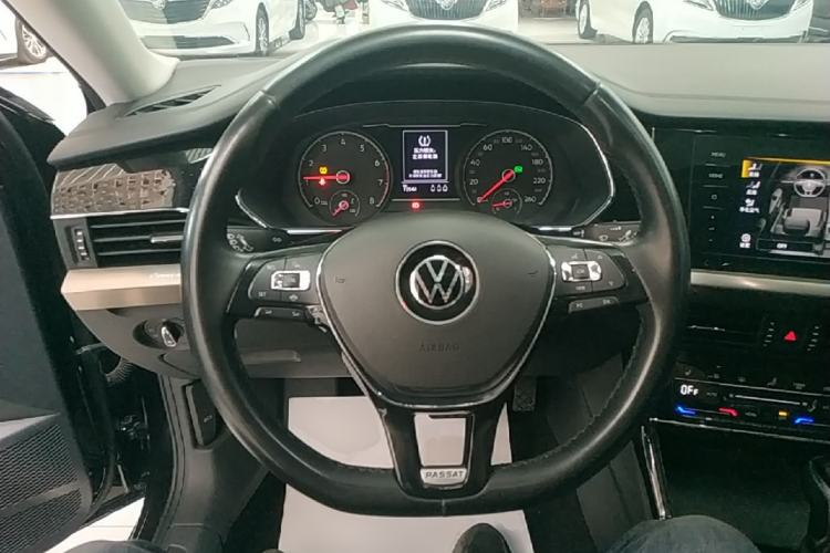 Used Volkswagen Passat 2020 Revised Version 280TSI Elite Edition China VI Standard Steering Wheel