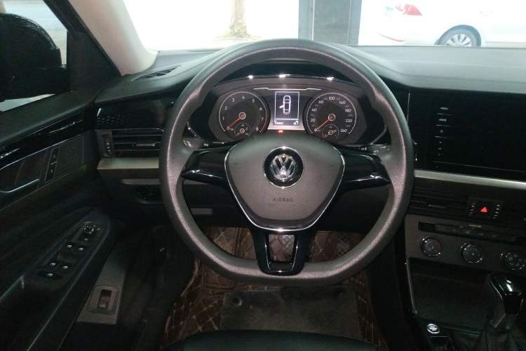 Used Volkswagen Passat 2020 280TSI Business Edition China VI Standard Steering Wheel