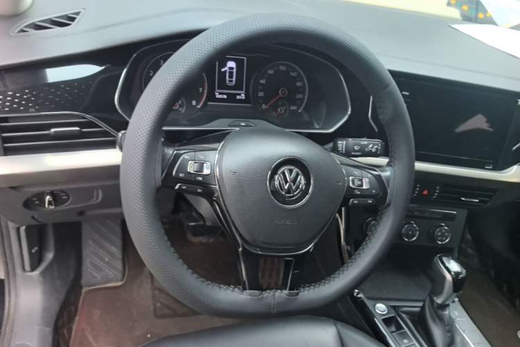Used Volkswagen Passat 2020 280TSI Business Edition China VI Standard Steering Wheel