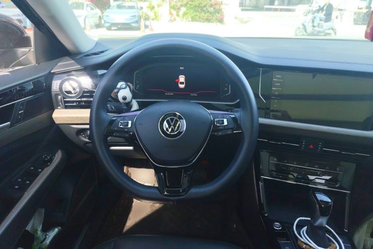 Used Volkswagen Passat 2020 Revised Version 330TSI Luxury Edition China VI Standard Steering Wheel