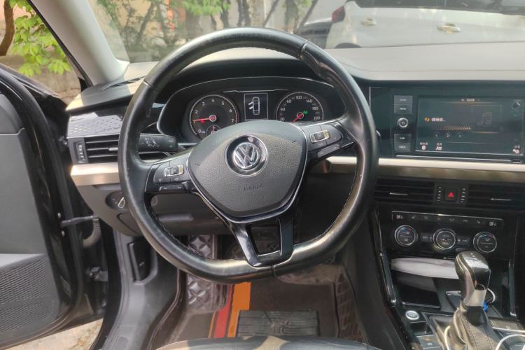 Used Volkswagen Passat 2020 330TSI Elite Edition China VI Steering Wheel
