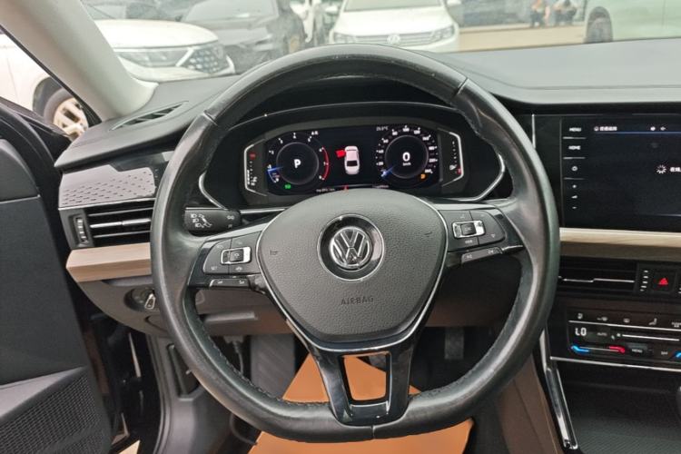 Used Volkswagen Passat 2020 330TSI Luxury Edition China VI Steering Wheel