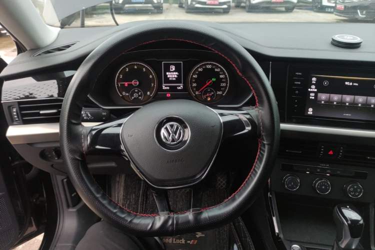 Used Volkswagen Passat 2020 280TSI Business Edition China VI Standard Steering Wheel