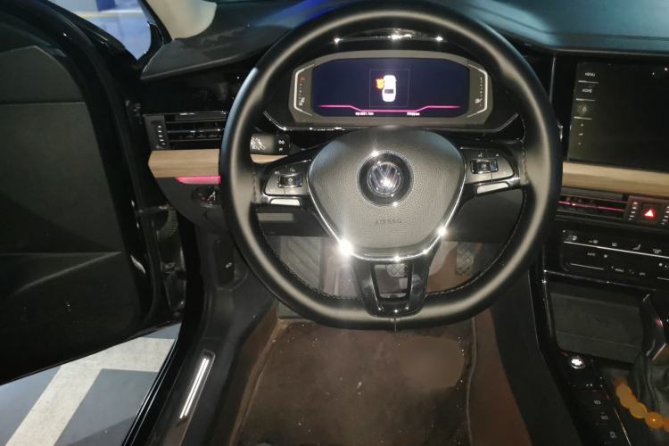 Used Volkswagen Passat 2020 330TSI Luxury Edition China VI Steering Wheel