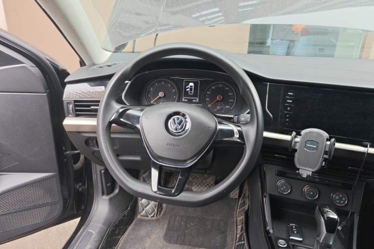Used Volkswagen Passat 2020 Revised Version 280TSI Business Edition China VI Standard Steering Wheel